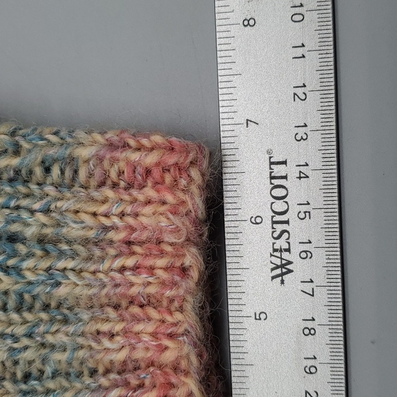 Hand Knit Adult Hat Acrylic Pink Purple Blue - Picture 4 of 4